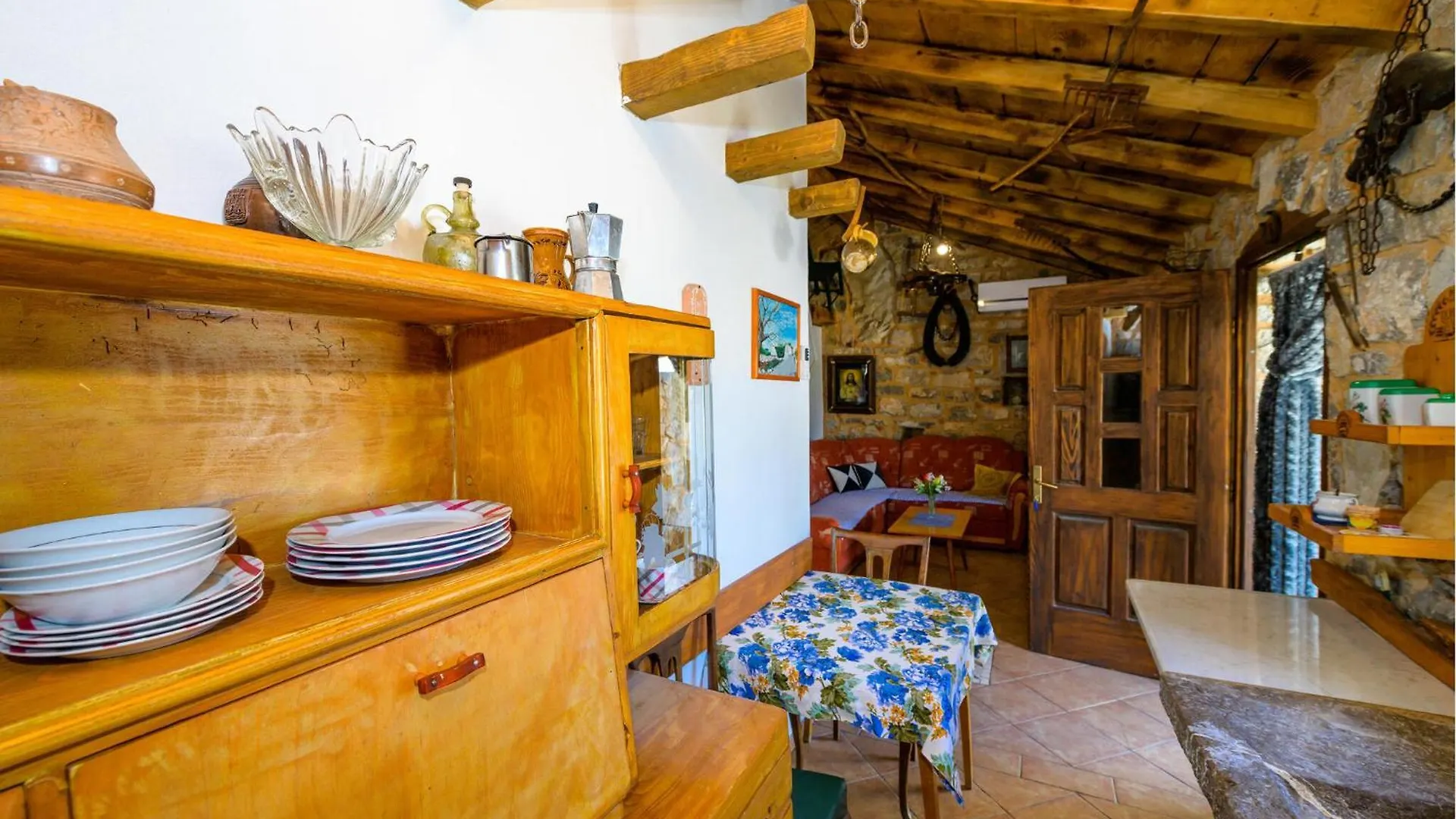 Cozy Home In Poljica With Kitchen Poljice Poljice(Krk)